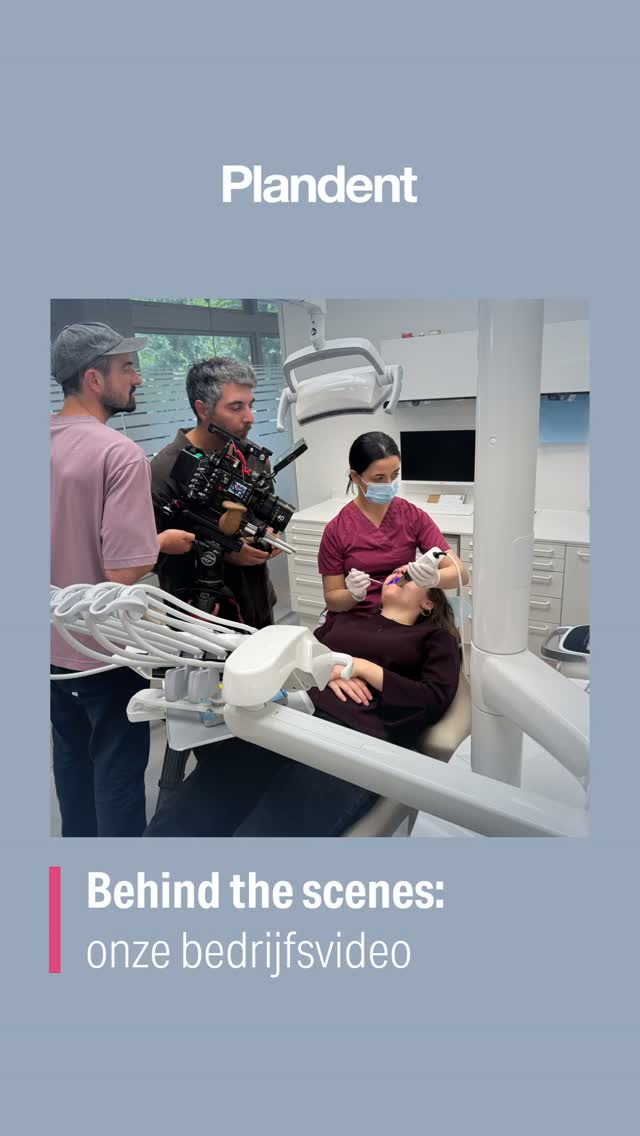 🎬 𝗔𝗰𝗵𝘁𝗲𝗿 𝗱𝗲 𝘀𝗰𝗵𝗲𝗿𝗺𝗲𝗻 𝗯𝗶𝗷 𝗼𝗻𝘇𝗲 𝗻𝗶𝗲𝘂𝘄𝗲 𝗯𝗲𝗱𝗿𝗶𝗷𝗳𝘀𝘃𝗶𝗱𝗲𝗼! Camera's, interviews, meerdere takes en vooral veel…
